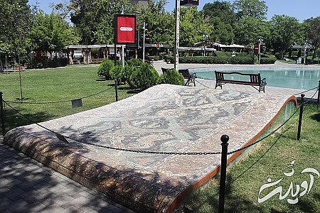 موزاییک فرش مگرین در مقابل دریاچه سوان پارک دریاچه سوان , دریاچه سوان ایروان , دریاچه سوان ارمنستان